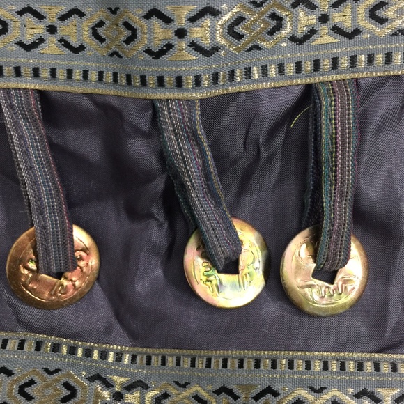 🌺 Hand Sewn Crossbody Zip Top Bag from Bali - Picture 6 of 7